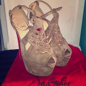 Daffodil sandal heel